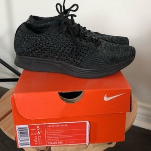 NIKE Flyknit Racer- Triple Black